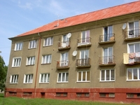 Bytová jednotka 2+1 (k rekonstrukci) - Pohled na dům